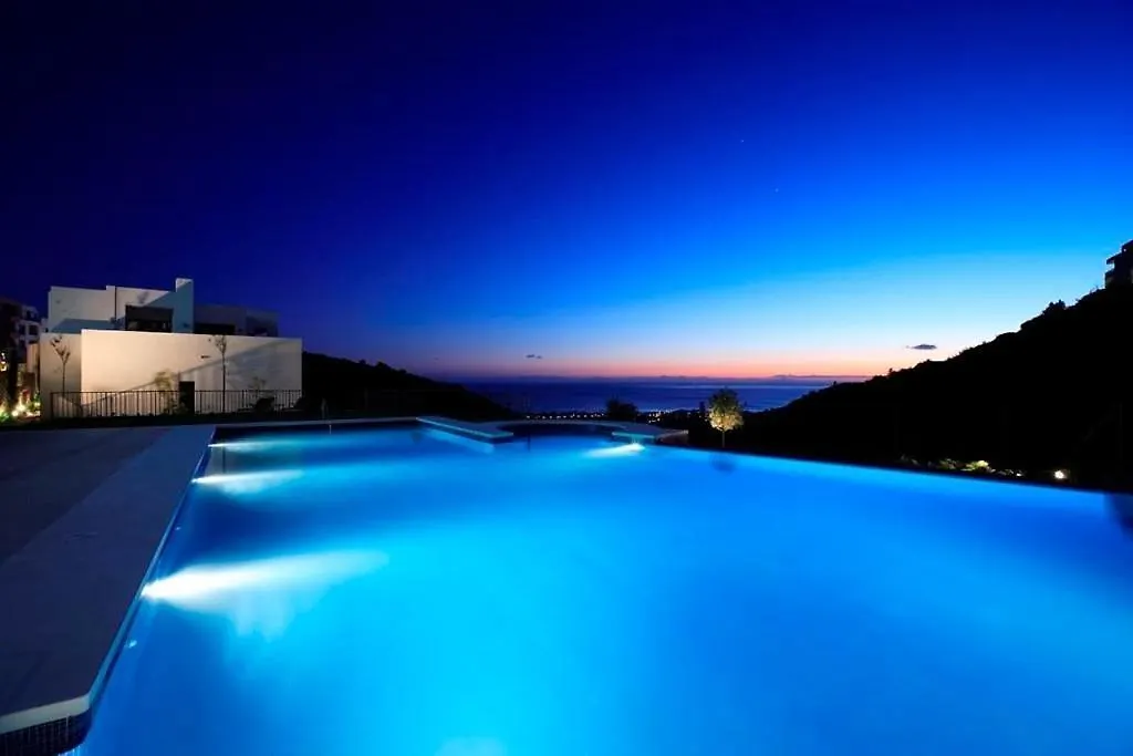 Luxury 2 Bed/2 Bath Sea And Mountain View Marbella Resort Apartment