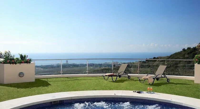 Luxury 2 Bed/2 Bath Sea And Mountain View Marbella Resort Apartment